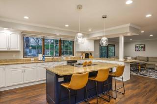 Spacious 4BR Near Botanical Gardens - 6