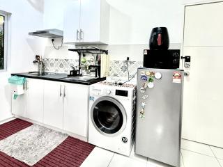 Private Room & Attached Bathroom, Ipoh Centre - 9