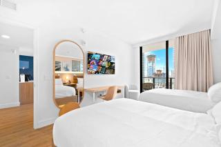 Gale Hotel Stay - Modern Condo Near the Bay - 1