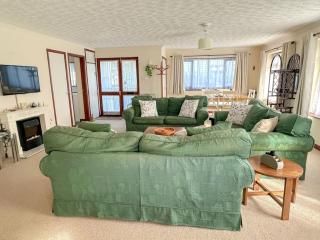 Three bed dog friendly bungalow just yards from beach - 7