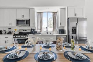 Stylish 4BR w Parking, Near USC, DTLA and Expo Park - 5