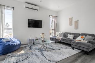 Stylish 4BR w Parking, Near USC, DTLA and Expo Park - 8