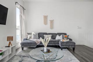 Stylish 4BR w Parking, Near USC, DTLA and Expo Park - 6