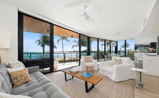 Cozy Three-Bedroom Waterfront Apartment with Scenic Views - 0