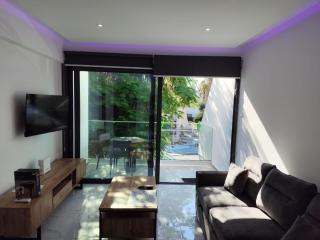 1BR Apt close to Paphos Harbour,Sea,& Beach - 9