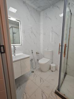 Bright & Cozy Apt 2 Rooms - 1