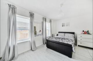 3 Bed House in Reading Area - 5