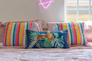 Spacious 4BR Fenced Backyard Area - 6