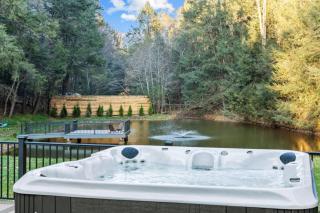 Pine Hollow Lodge - 9