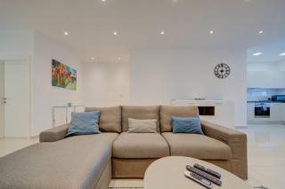 St Julians 3BR Apt Sleeps 6 Central and Stylish - Taʼ Ċikkun - 6