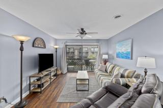 Great escape year-round. Golf mecca. Steps to Beach. with Pools and Hot Tub. - 0