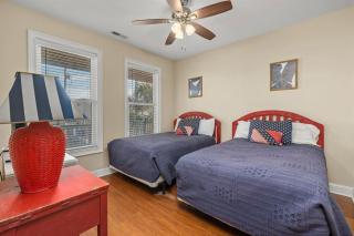 Sleeps 20 Retreat and Reunion Spot, Pool Heater, Balconies, Elevator and Ocean Views - 2