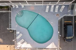 Stay awhile Immaculate Oceanfront Condo, great location, Unbeatable Views, Seasonal Pool - 8