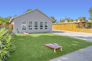 3BR 2BA Retreat with Pool 1 Mile to Downtown - 8