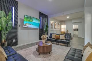 Large 4 bedroom Near Downtown Spacious - 0