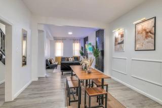 Large 4 bedroom Near Downtown Spacious - 9