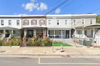 Large 4 bedroom Near Downtown Spacious - 8