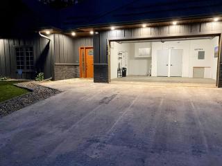 3 Large Bedrooms Fireplace Spacious - 5