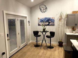 3 Large Bedrooms Fireplace Spacious - 2