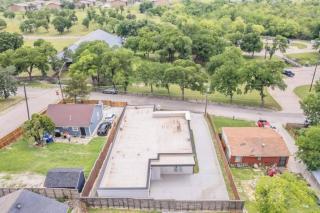 4 Large Bedrooms Spacious Private Yard - 1