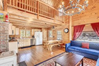 Aspen's Run: 3 br log cabin, wood stove, deck, firepit, window a/c by Stowe Country Homes - 0