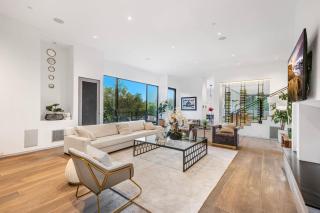 Beverly Glen Luxe Villa with 5BR, Pool Deck and Views - 5