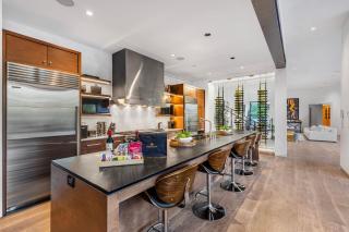 Beverly Glen Luxe Villa with 5BR, Pool Deck and Views - 3