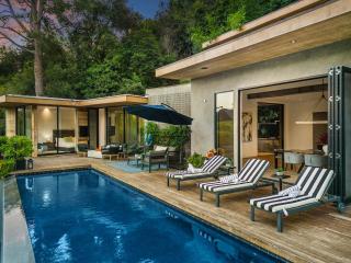 Beverly Glen Luxe Villa with 5BR, Pool Deck and Views - 2