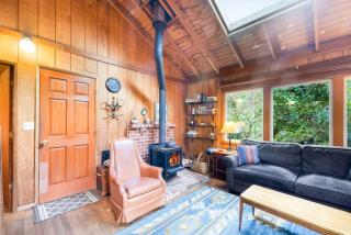 Downtown pet friendly wood cabin - 9