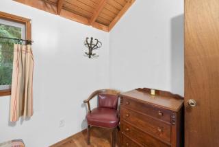 Downtown pet friendly wood cabin - 6