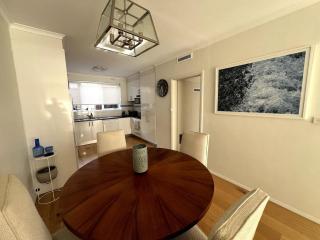 Lux Armadale Stay. Parking and walk to Train, Shops - 9