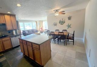 2 Bedroom Condo in the Heart of Rockaway Beach - 9