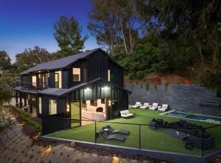 The Ultimate Luxury Villa with Pool, Spa and Courts - 8