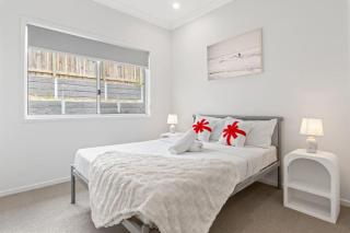 Modern House with Patio and Family Comfort) - 5