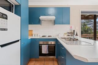 Modern 2BR Apartment Beach and Dining in Broadbeach - 5