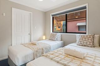 Modern 2BR Apartment Beach and Dining in Broadbeach - 1