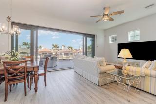 Funky Fish House Villa - 8