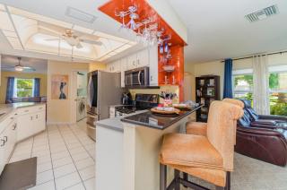 Paradise Getaway Villa - 8