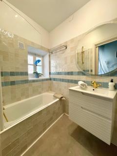 Marina 48 Seafront Apartment - 6