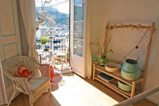 Marina 48 Seafront Apartment - 4