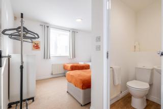 Spacious 2BR I 2BA I Sleeps 4 I Near Science Park - 6