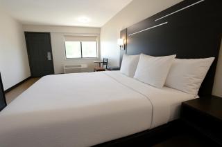 Paragon Inn Hillsboro - 4