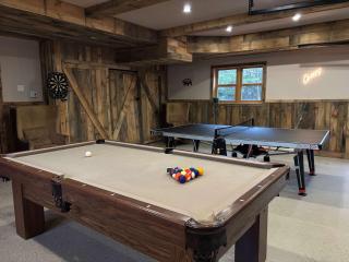 Game Room Hot Tub & Sauna in Rustic Log Cottage - 8