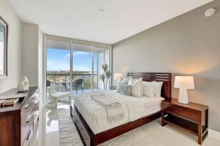 Luxury Three-Bedroom Waterfront Apartment with Marina Views - 3