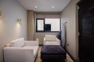 Modern 4-Bed Home Near Blackpool Tower Sleeps 8 - 1