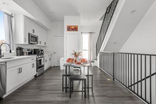 Spacious 4BR, 4.5BA Private Retreat Near LAX and DTLA - 8