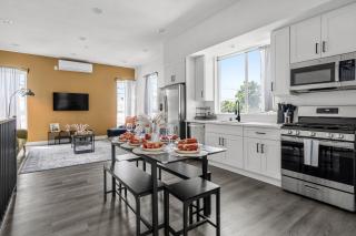 Spacious 4BR, 4.5BA Private Retreat Near LAX and DTLA - 0