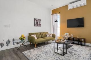 Spacious 4BR, 4.5BA Private Retreat Near LAX and DTLA - 2