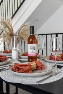 Spacious 4BR, 4.5BA Private Retreat Near LAX and DTLA - 4