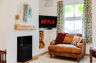 Wisteria Cottage 3 Bed Garden & Free Parking - Kenilworth - 0